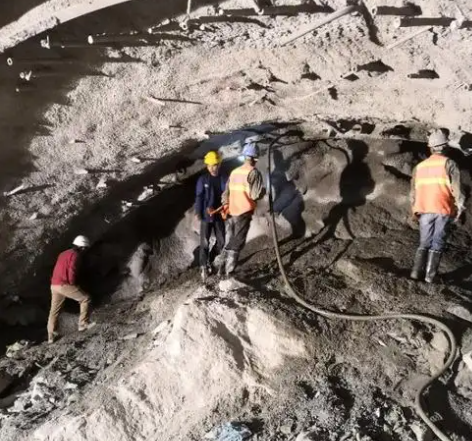 静安拱顶带模注浆料的施工流程及注意事项